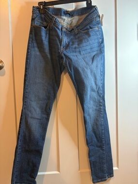 Signature by Levi Strauss Slim Straight Blue Jeans